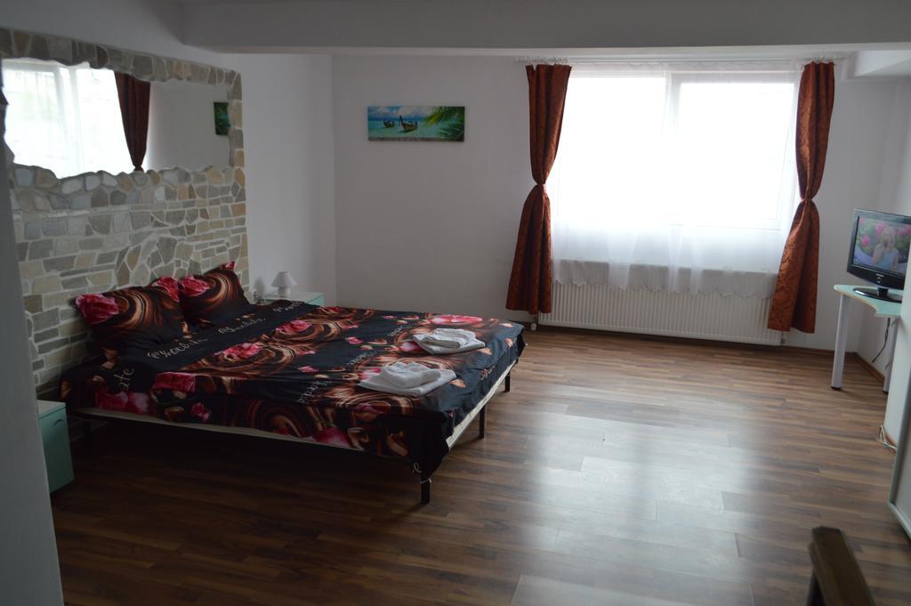 Csikos Apartment Cluj-Napoca Eksteriør billede