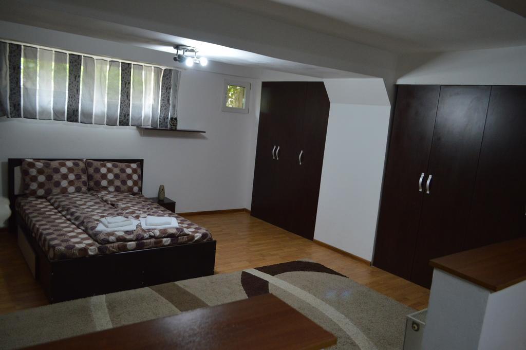 Csikos Apartment Cluj-Napoca Eksteriør billede