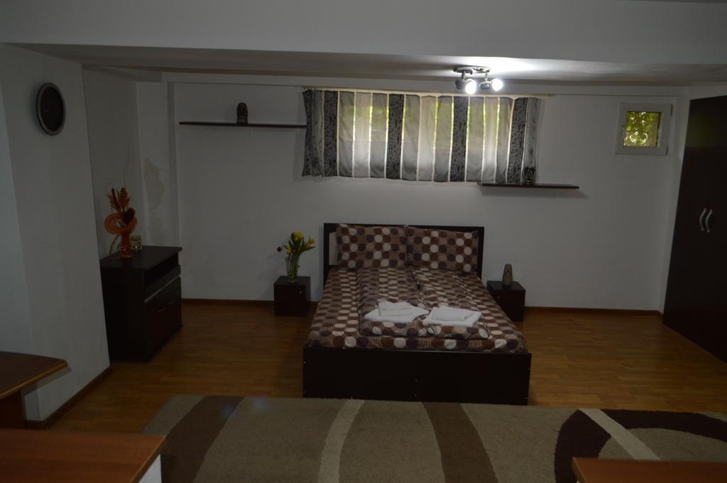 Csikos Apartment Cluj-Napoca Eksteriør billede