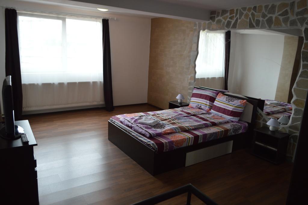 Csikos Apartment Cluj-Napoca Eksteriør billede