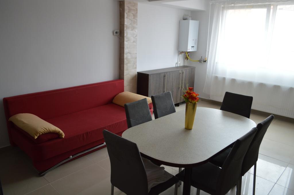 Csikos Apartment Cluj-Napoca Eksteriør billede