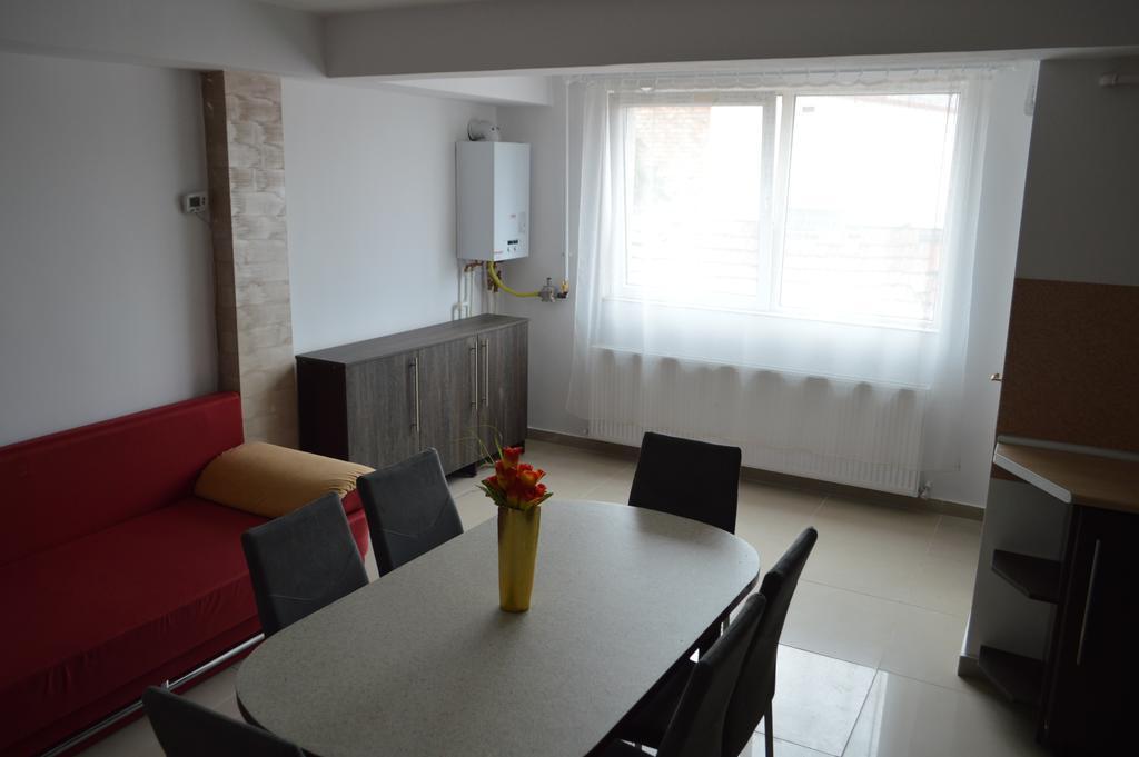 Csikos Apartment Cluj-Napoca Eksteriør billede