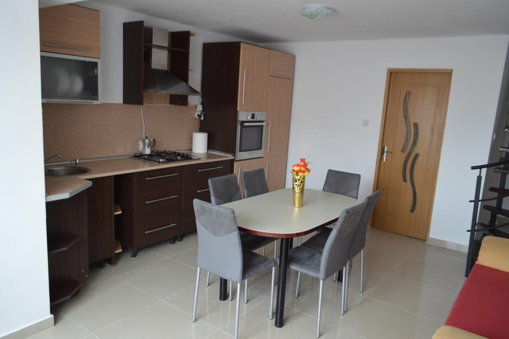 Csikos Apartment Cluj-Napoca Eksteriør billede